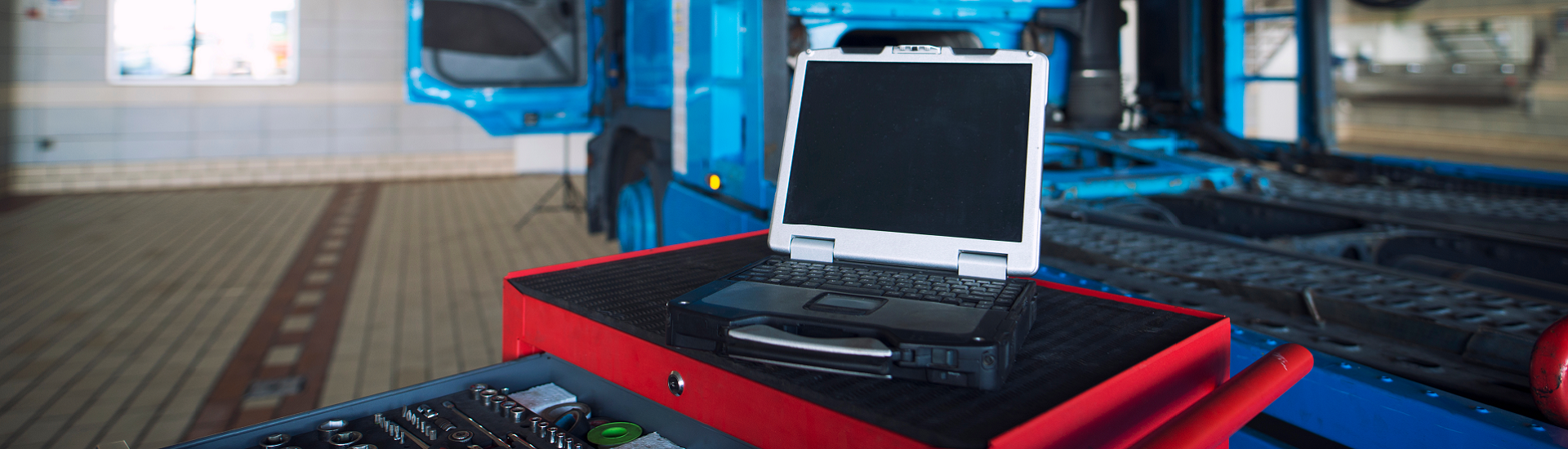 laptop at service point station for diagnostic of trucks