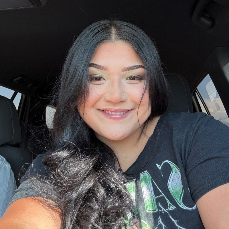 headshot of Mia Godoy