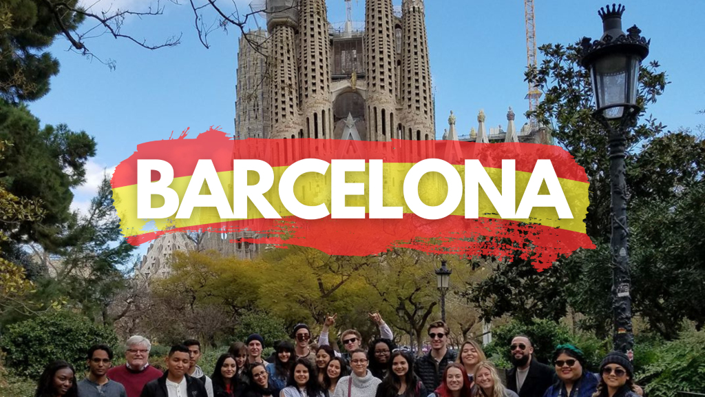 photo of Study abroad students in from of a Barcelona cathedral